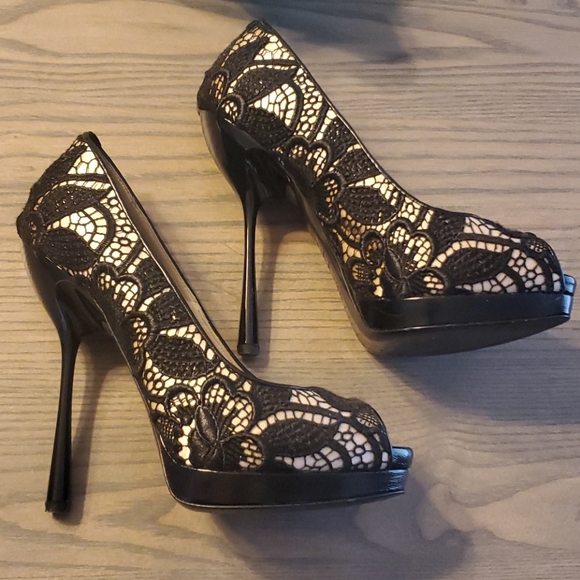 Vintage authentic Alexander McQueen peep toe pumps - Picture 6 of 14